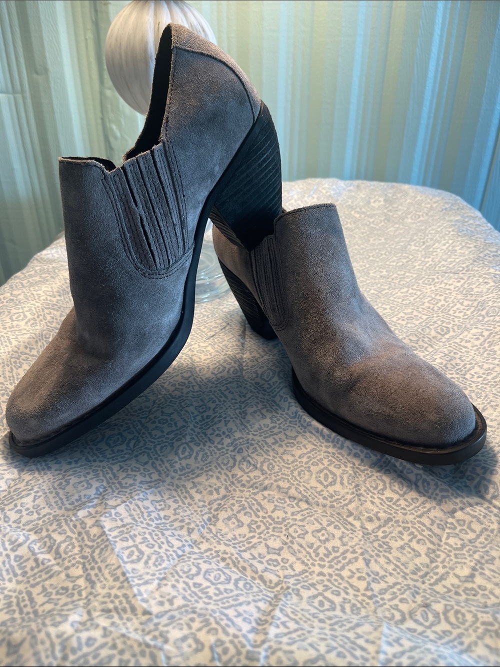 Born Grey Suede Women’s Ankle Booties with Block cowboy Heel 9.5